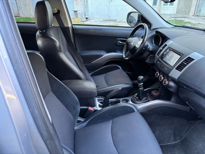 Mitsubishi Outlander 2.2 DID Navi, снимка 4 - Автомобили и джипове - 52500318