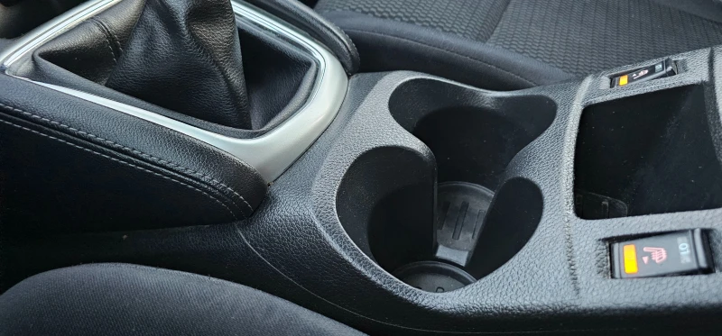 Nissan Qashqai  DIG-T , снимка 14 - Автомобили и джипове - 52528382