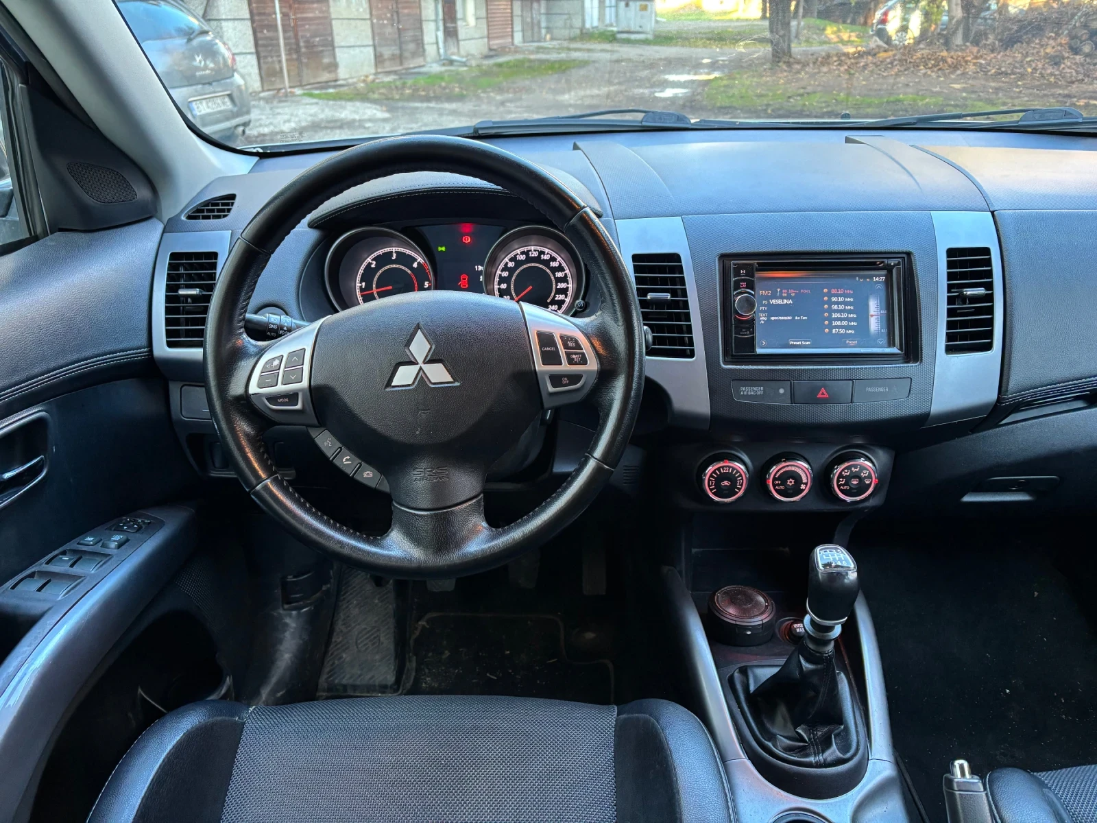 Mitsubishi Outlander 2.2 DID Navi - изображение 10