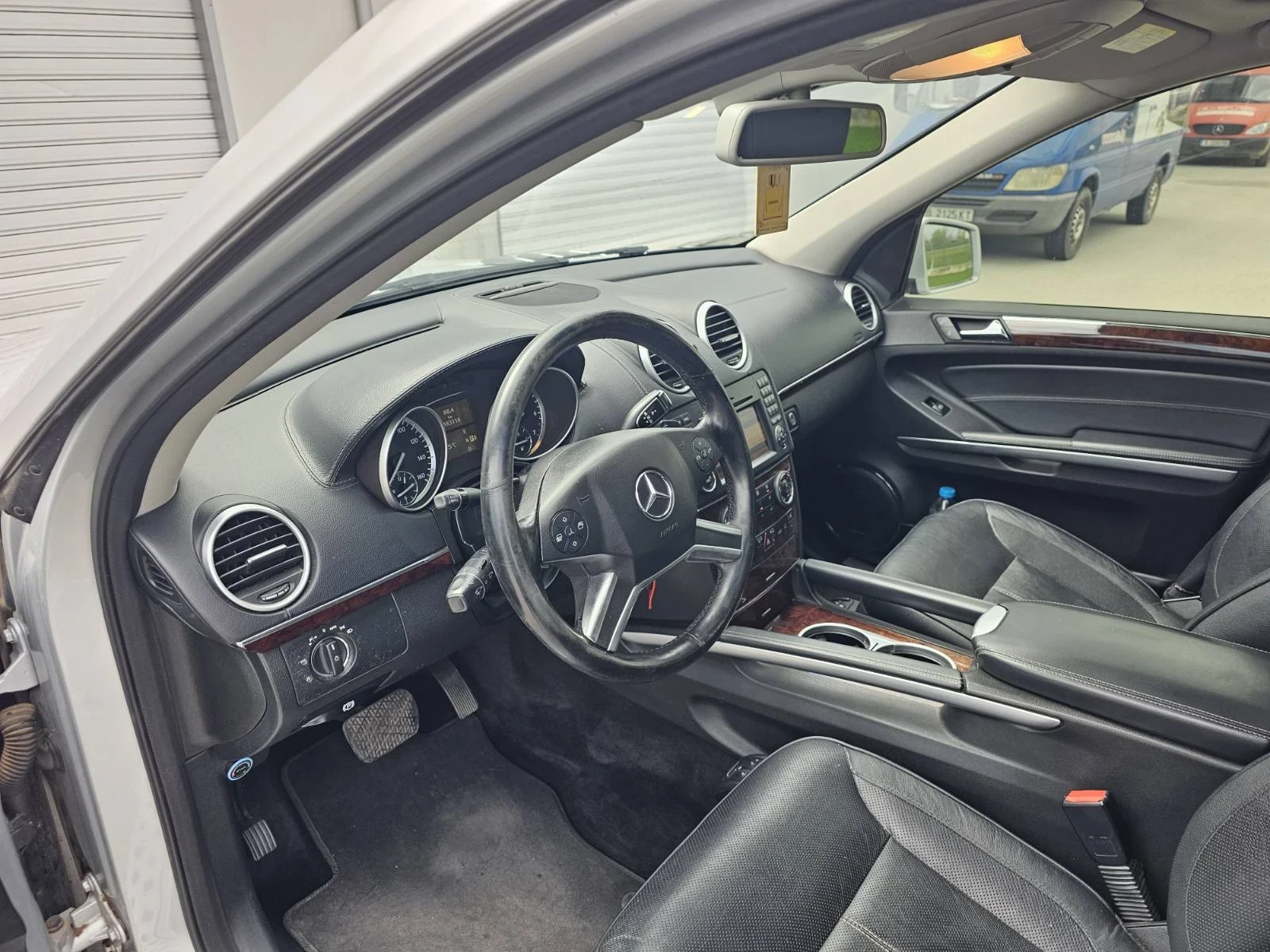 Mercedes-Benz GL 550, снимка 11 - Автомобили и джипове - 54157231