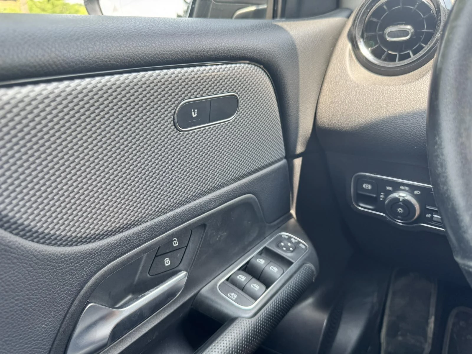Mercedes-Benz GLB 180 180d, снимка 9 - Автомобили и джипове - 55120328