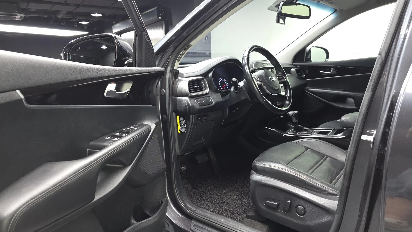Kia Sorento 2.2* KEYLESS* ПОДГРЕВ ВОЛАН* ЕЛ. БАГАЖНИК* КРАЙНА , снимка 10 - Автомобили и джипове - 55318959
