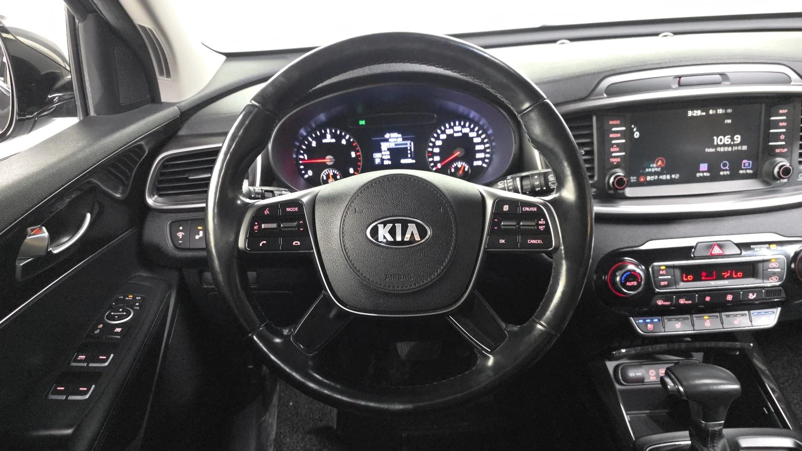 Kia Sorento 2.2* KEYLESS* ПОДГРЕВ ВОЛАН* ЕЛ. БАГАЖНИК* КРАЙНА , снимка 13 - Автомобили и джипове - 55318959
