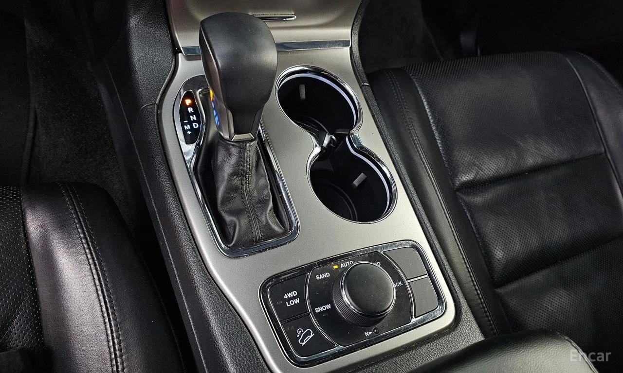 Jeep Grand cherokee 3.6* V6* 8ZF* ПОДГРЕВ* ОБДУХВАНЕ* КАМЕРА* МЪРТВА* , снимка 11 - Автомобили и джипове - 55582884