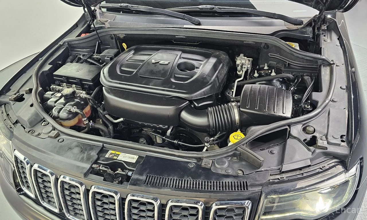 Jeep Grand cherokee 3.6* V6* 8ZF* ПОДГРЕВ* ОБДУХВАНЕ* КАМЕРА* МЪРТВА* , снимка 17 - Автомобили и джипове - 55582884
