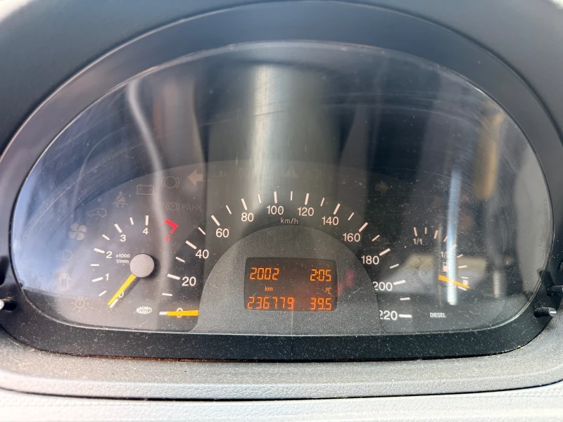 Mercedes-Benz Vito 2.2 CDI 111, снимка 10 - Бусове и автобуси - 52473863