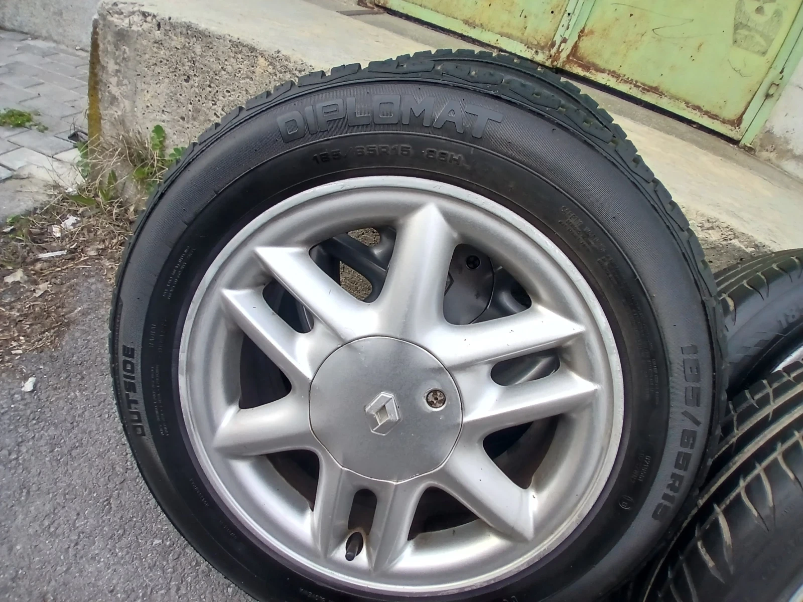 Гуми с джанти Tigar 185/65R15, снимка 3 - Гуми и джанти - 54182646