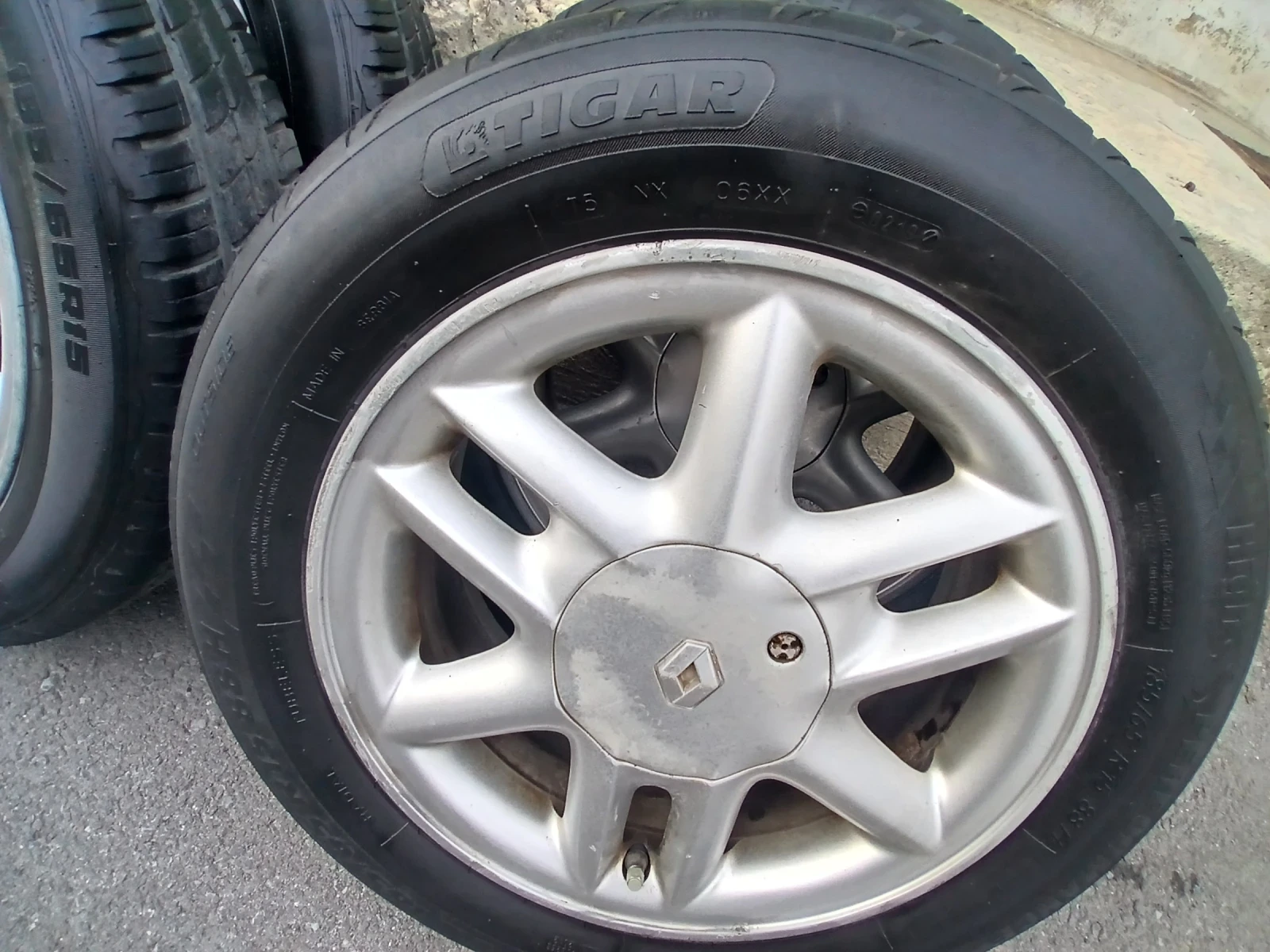 Гуми с джанти Tigar 185/65R15, снимка 2 - Гуми и джанти - 54182646