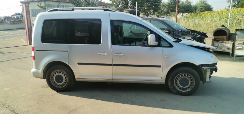 VW Caddy 2.0, снимка 4 - Автомобили и джипове - 41582497