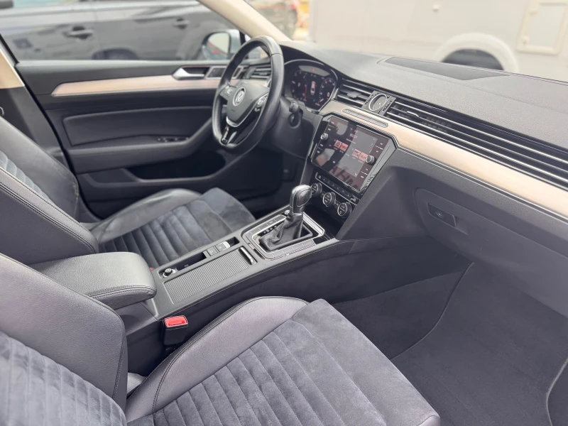 VW Passat 2.0TDI Digital Cockpit Massage ПРОМО, снимка 12 - Автомобили и джипове - 51644547