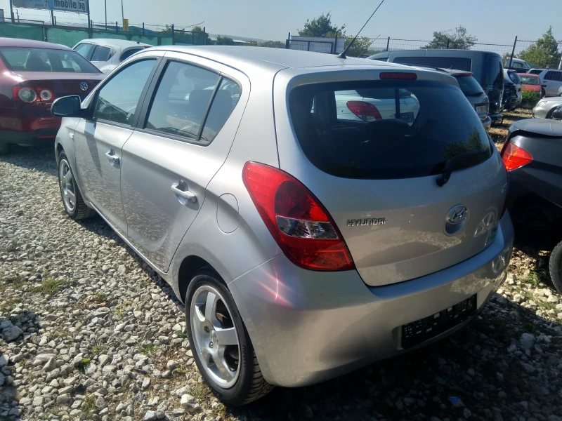 Hyundai I20 1.6i/кожа/Швейцария, снимка 7 - Автомобили и джипове - 47145720