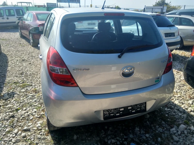 Hyundai I20 1.6i/кожа/Швейцария, снимка 9 - Автомобили и джипове - 47145720