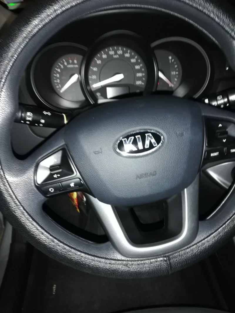 Kia Rio 1.2, снимка 9 - Автомобили и джипове - 52258091