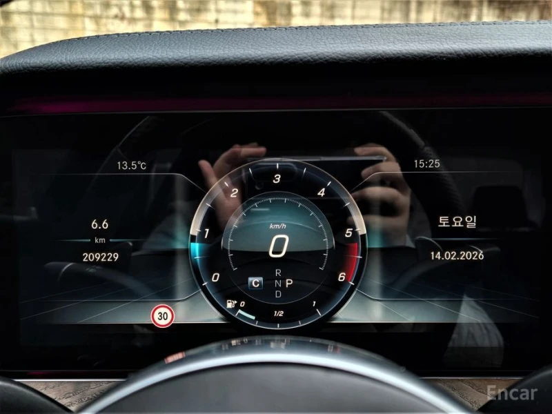 Mercedes-Benz E 220, снимка 8 - Автомобили и джипове - 53477342