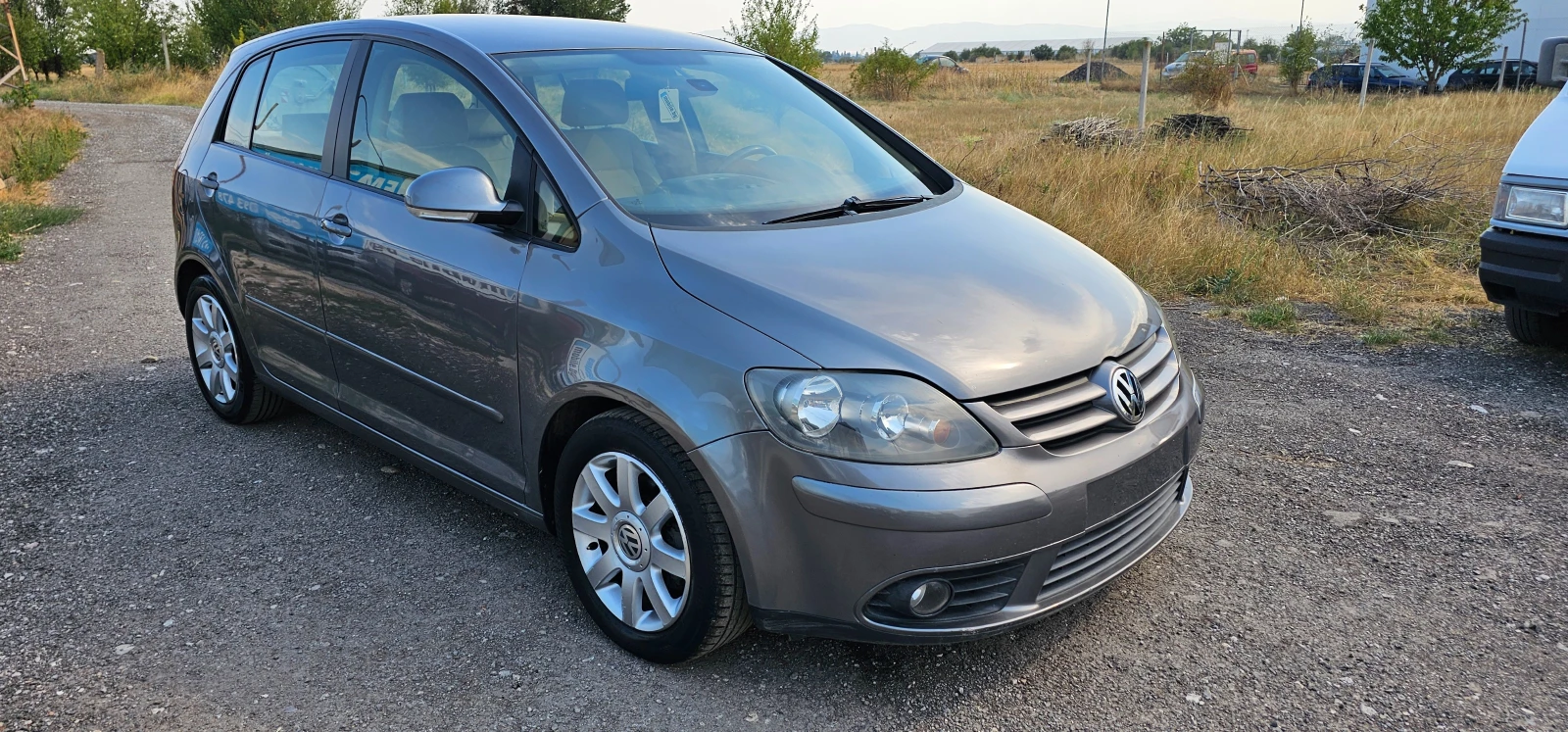 VW Golf Plus 2.0tdi Автоматик | Mobile.bg — изображение 17