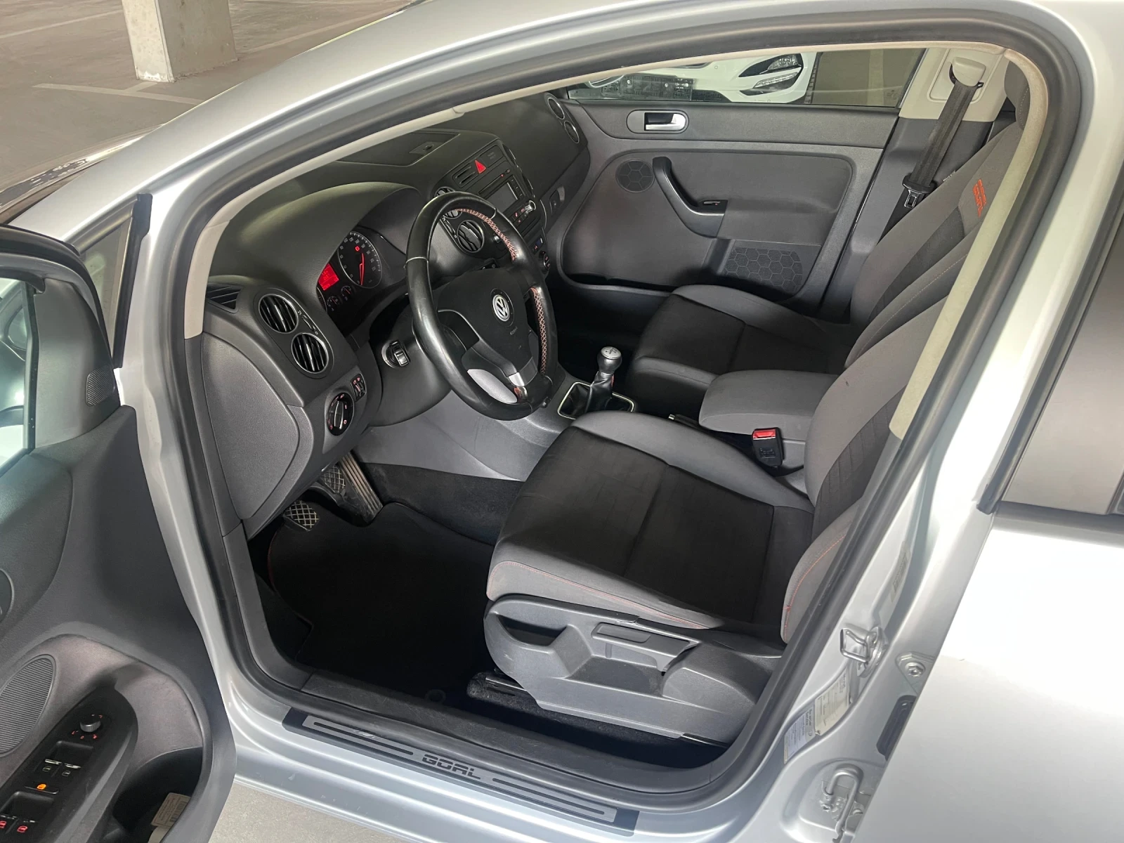 VW Golf 5 ПЛЮС 1.4i ГАЗ КЛИМА ПОДГРЕВ РЕГИСТРИРАН ОБСЛУЖЕН - изображение 7