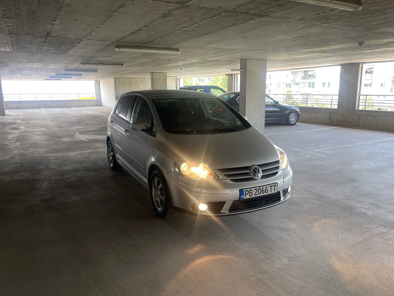 VW Golf 5 ПЛЮС 1.4i ГАЗ КЛИМА ПОДГРЕВ РЕГИСТРИРАН ОБСЛУЖЕН - изображение 6