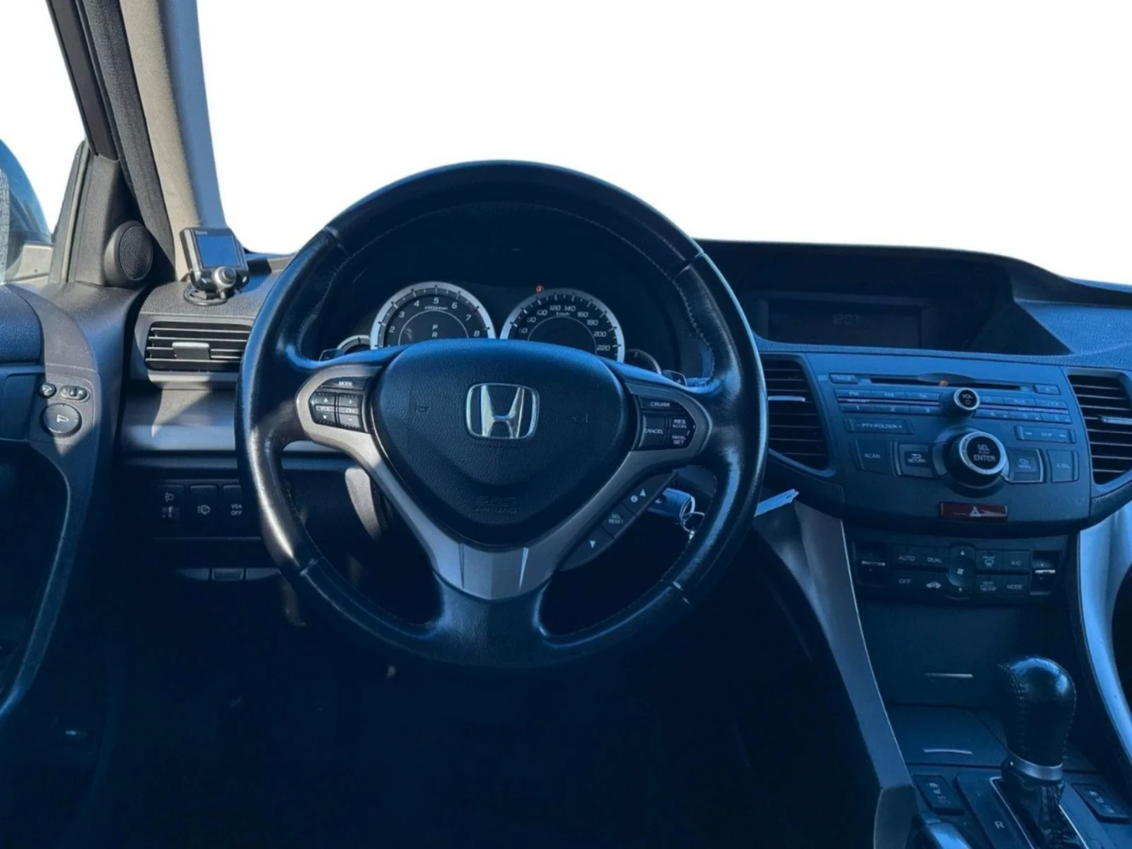 Honda Accord Tourer / 2.0 petrol / Automatic / Elegance - изображение 6