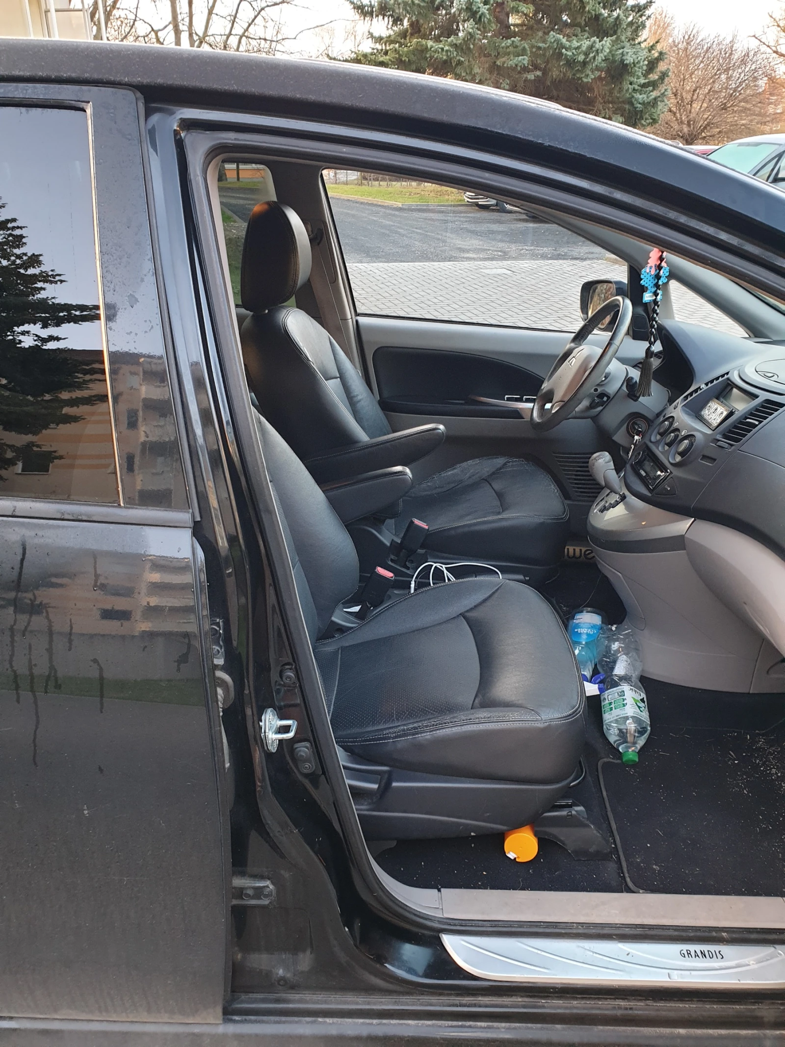 Mitsubishi Grandis  - изображение 9