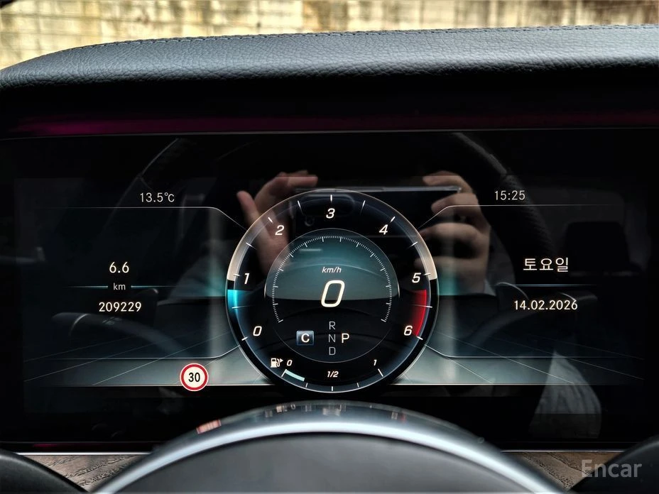 Mercedes-Benz E 220  - изображение 8