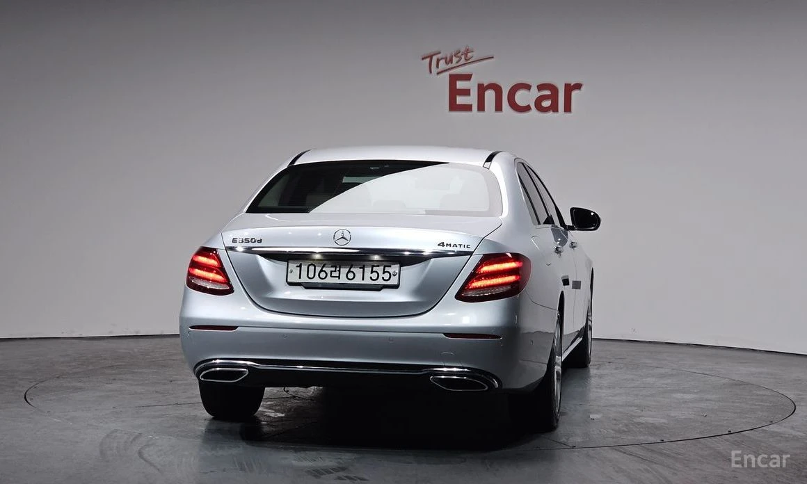 Mercedes-Benz E 220, снимка 4 - Автомобили и джипове - 54039340