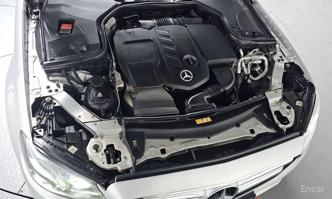 Mercedes-Benz E 220, снимка 6 - Автомобили и джипове - 54039340