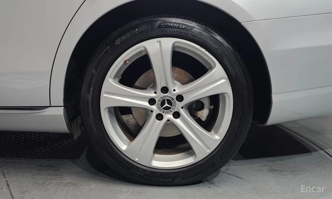 Mercedes-Benz E 220, снимка 5 - Автомобили и джипове - 54039340