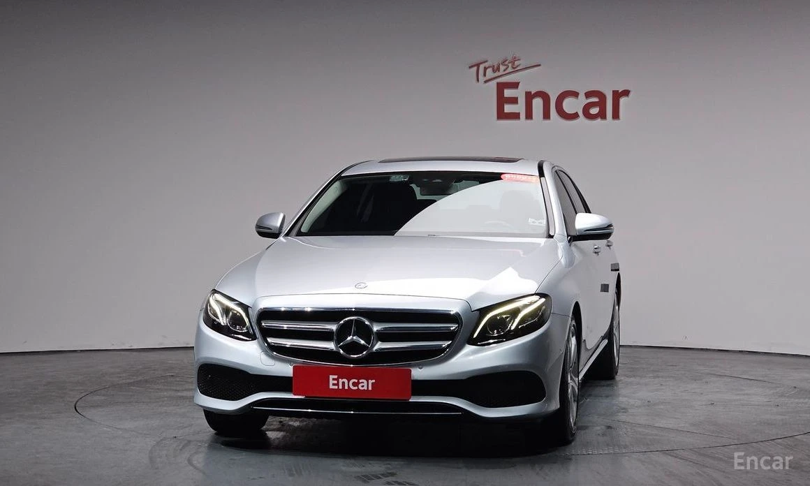 Mercedes-Benz E 220, снимка 3 - Автомобили и джипове - 54039340