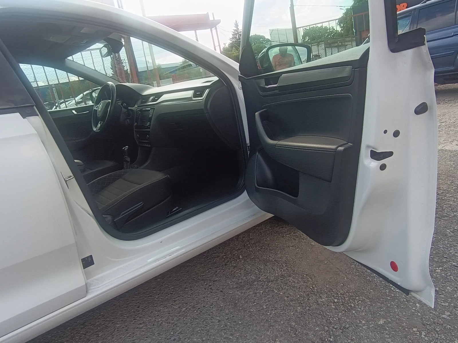 Skoda Rapid 117хил.км !! 2019год !! Всичко платено !!!, снимка 13 - Автомобили и джипове - 54056693