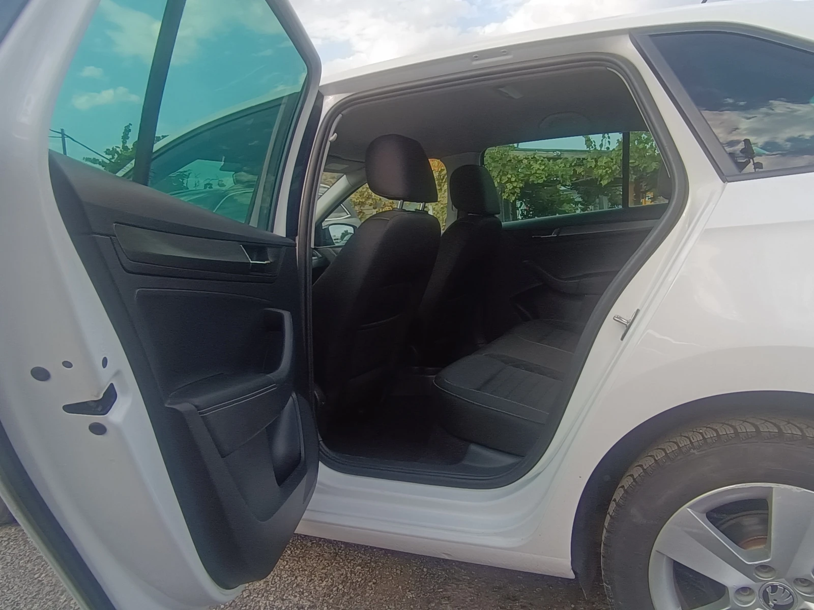 Skoda Rapid 117хил.км !! 2019год !! Всичко платено !!!, снимка 7 - Автомобили и джипове - 54056693