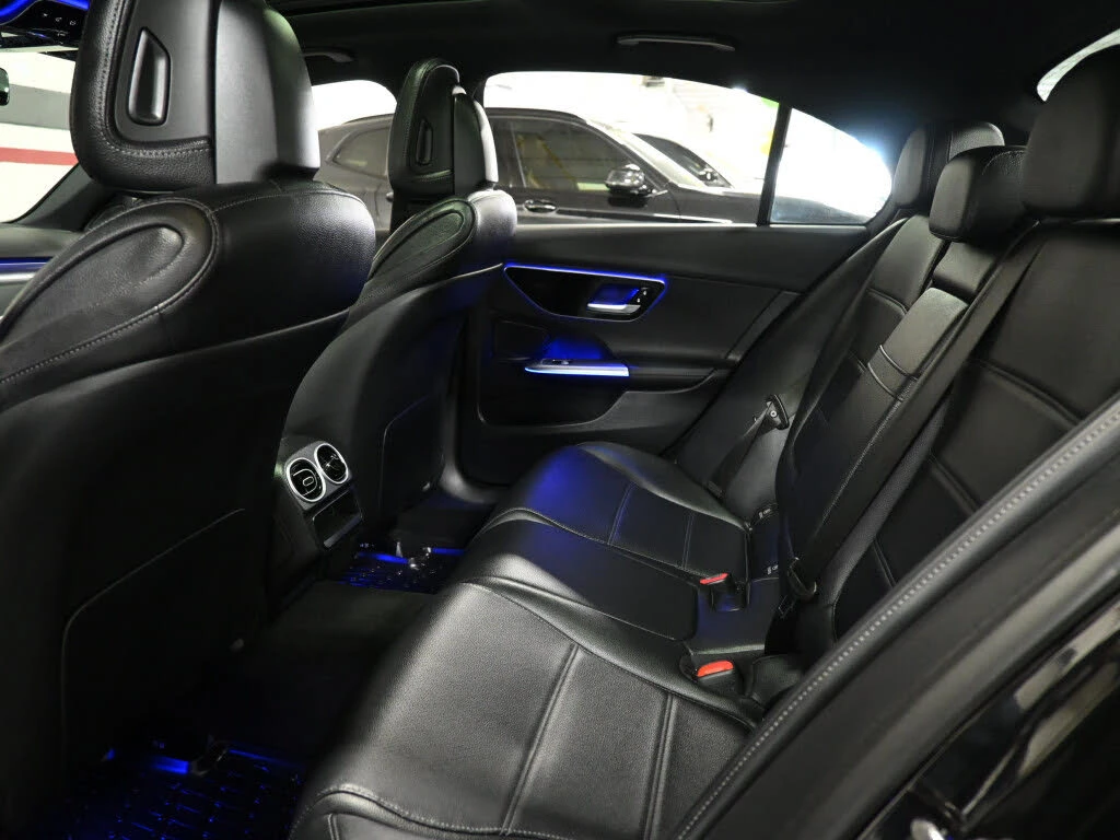 Mercedes-Benz C 300 Sedan 4MATIC, снимка 16 - Автомобили и джипове - 54260377