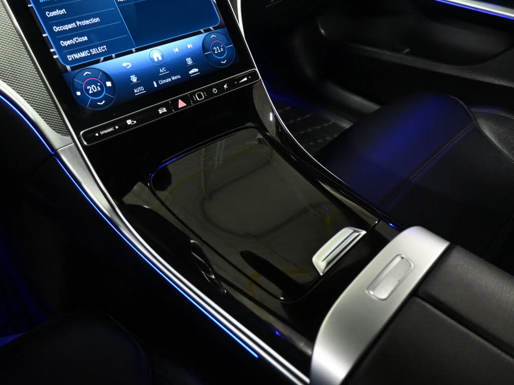 Mercedes-Benz C 300 Sedan 4MATIC, снимка 14 - Автомобили и джипове - 54260377