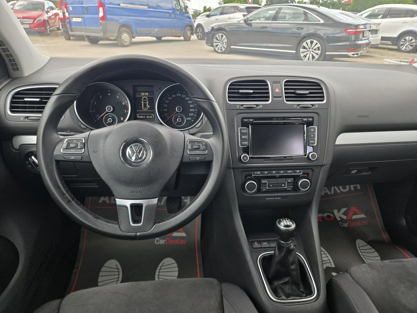 VW Golf 1.6i-102кс= ФАБРИЧНА ГАЗ= HIGHLINE= АВТОПИЛОТ, снимка 11 - Автомобили и джипове - 54825590