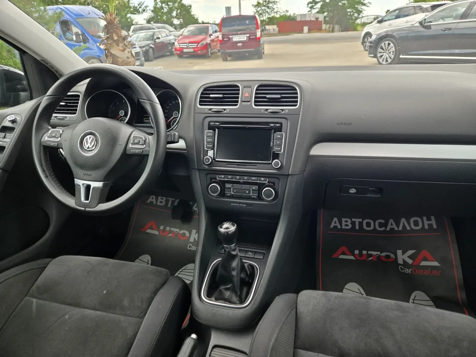 VW Golf 1.6i-102кс= ФАБРИЧНА ГАЗ= HIGHLINE= АВТОПИЛОТ, снимка 13 - Автомобили и джипове - 54825590