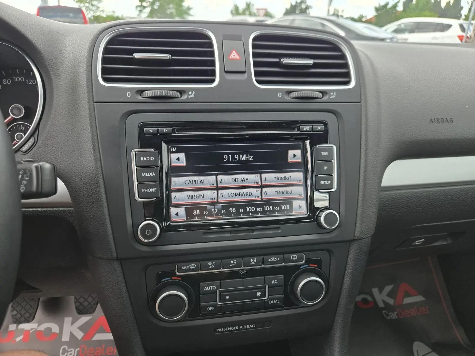 VW Golf 1.6i-102кс= ФАБРИЧНА ГАЗ= HIGHLINE= АВТОПИЛОТ, снимка 16 - Автомобили и джипове - 54825590
