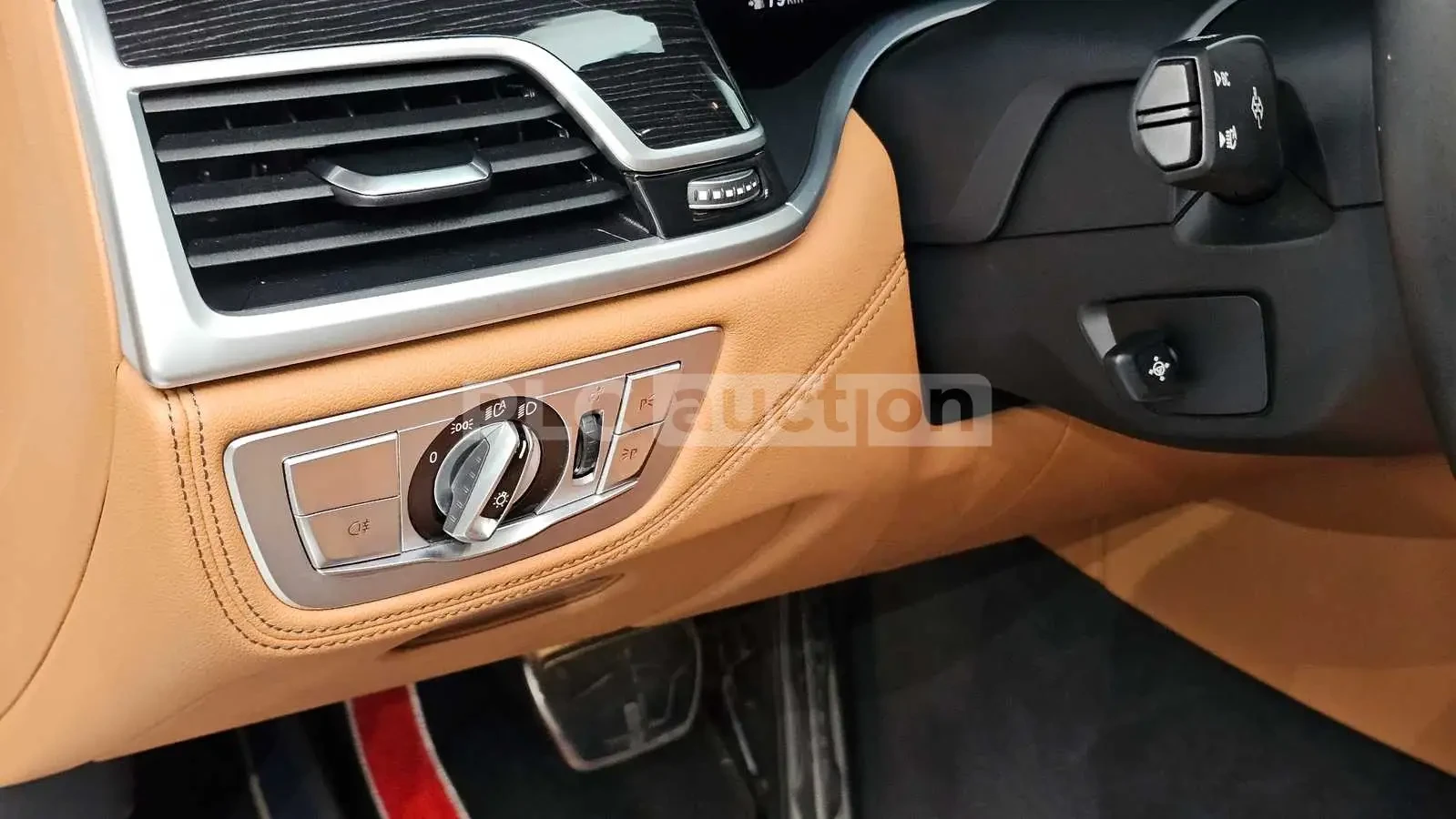 BMW 730 HEAD-UP * ОБДУХВАНЕ * ДИСТРОНИК * ПАНО * 360, снимка 15 - Автомобили и джипове - 54996907