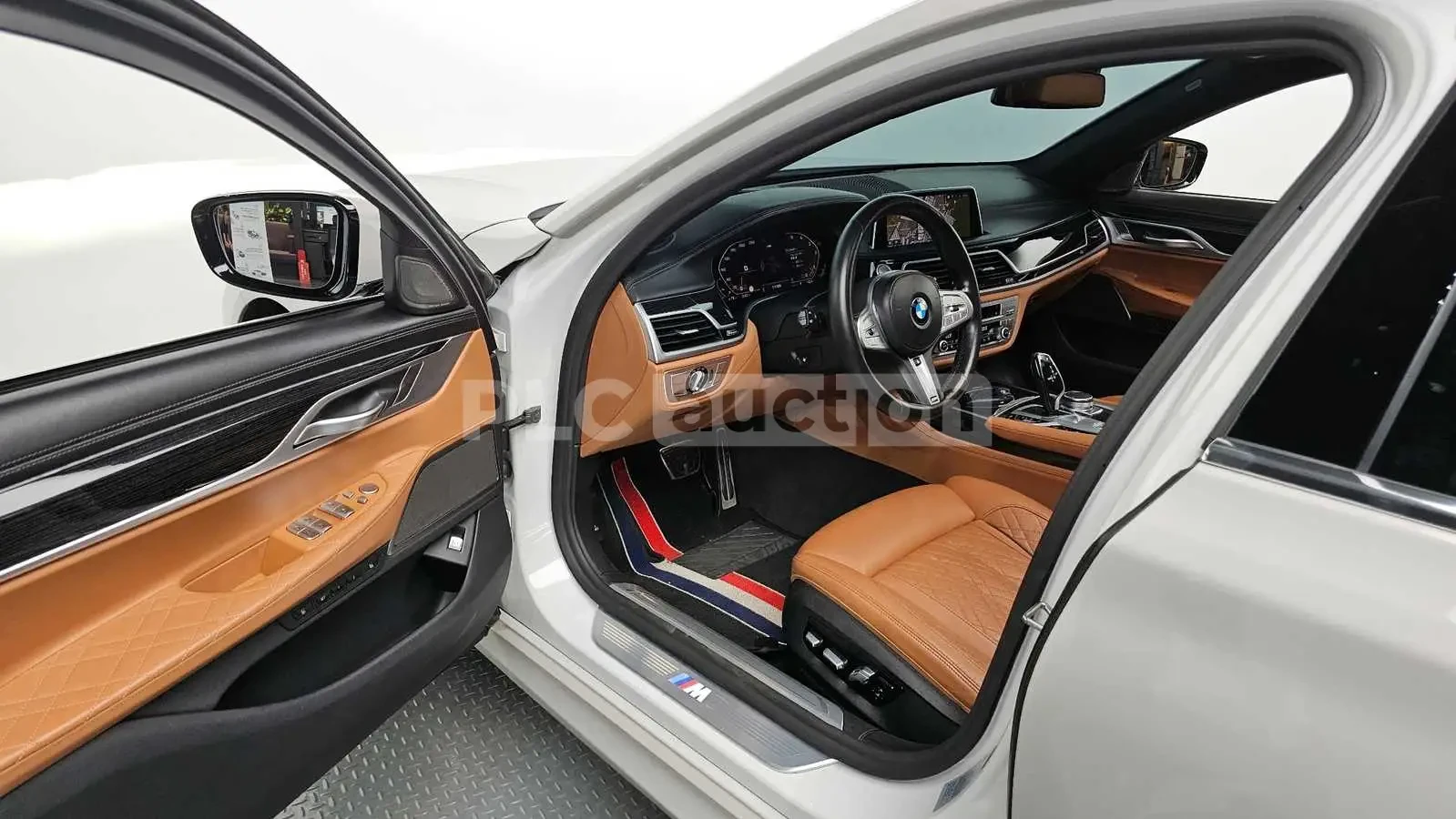 BMW 730 HEAD-UP * ОБДУХВАНЕ * ДИСТРОНИК * ПАНО * 360, снимка 10 - Автомобили и джипове - 54996907
