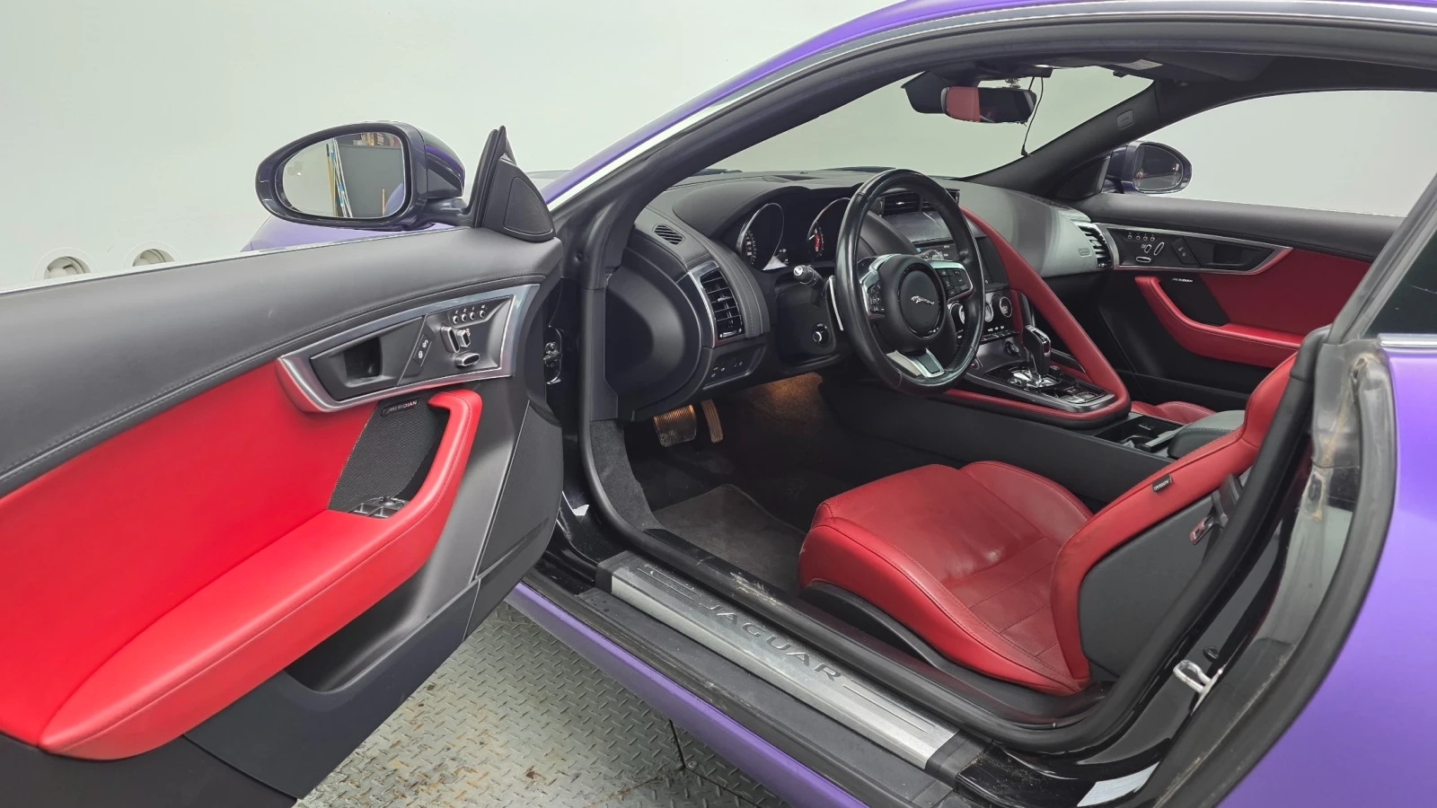 Jaguar F-Type P300 Coupe, снимка 10 - Автомобили и джипове - 55409305