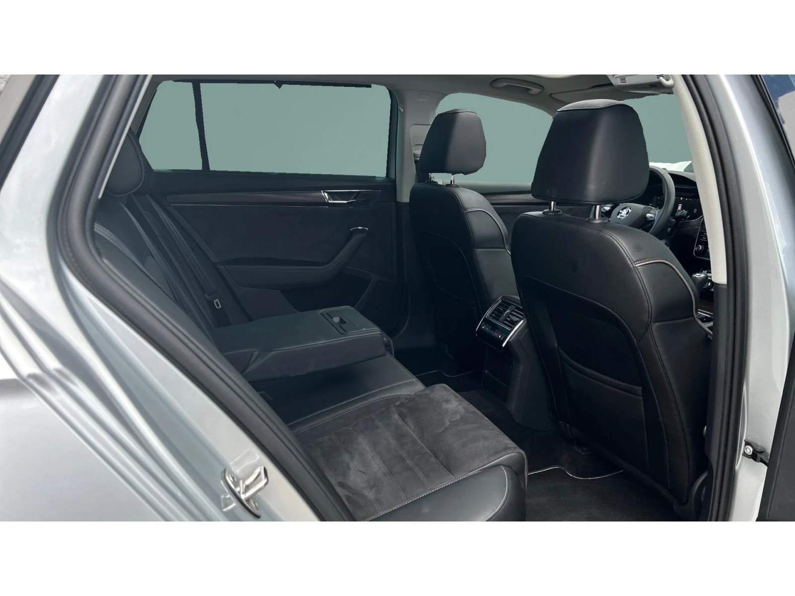 Skoda Superb  Scout 2.0 TSi  4x4 , Месечна вноска от 399  , снимка 9 - Автомобили и джипове - 55751879