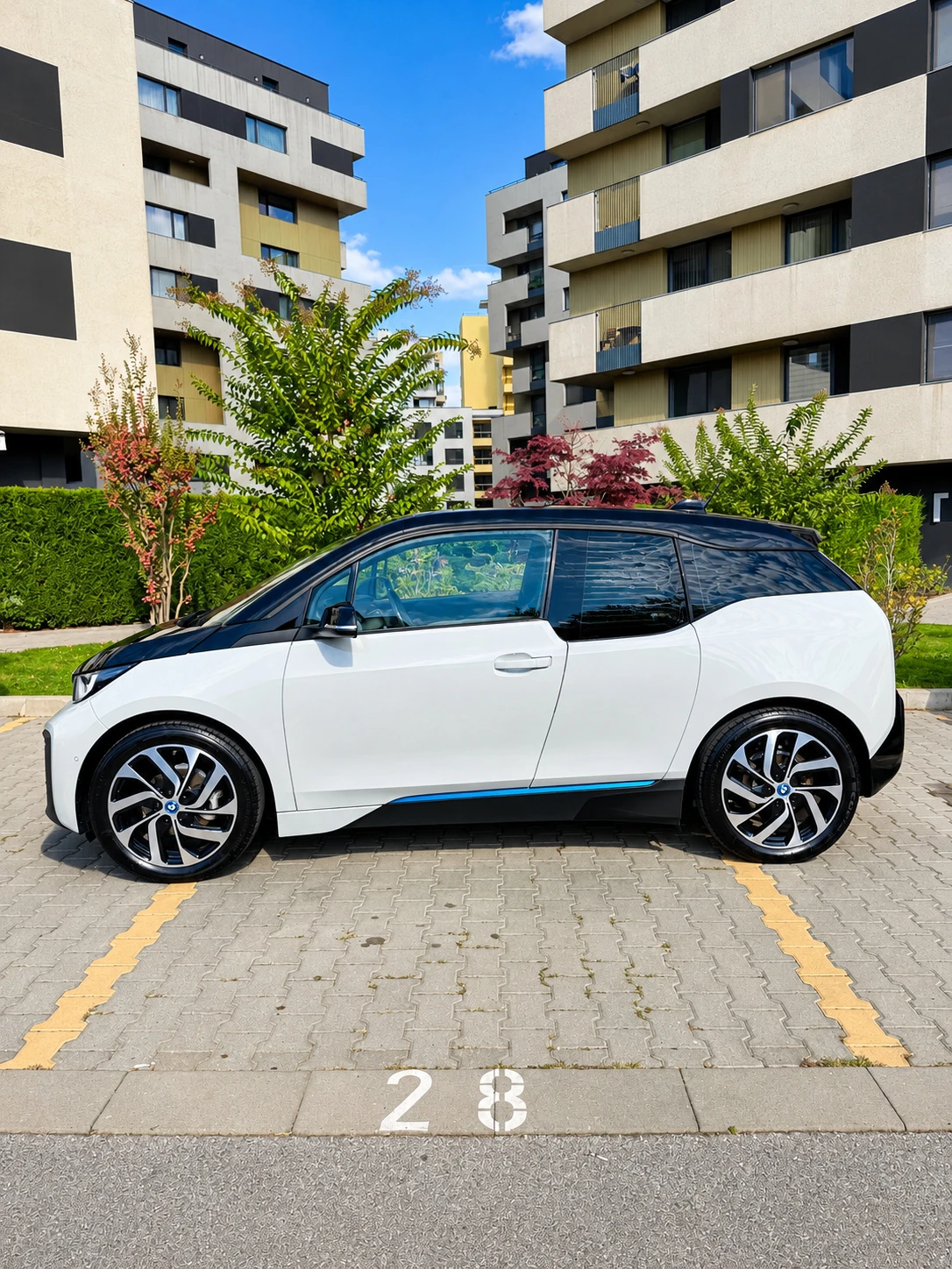 BMW i3 120Ah Premium Selection, снимка 3 - Автомобили и джипове - 56463447
