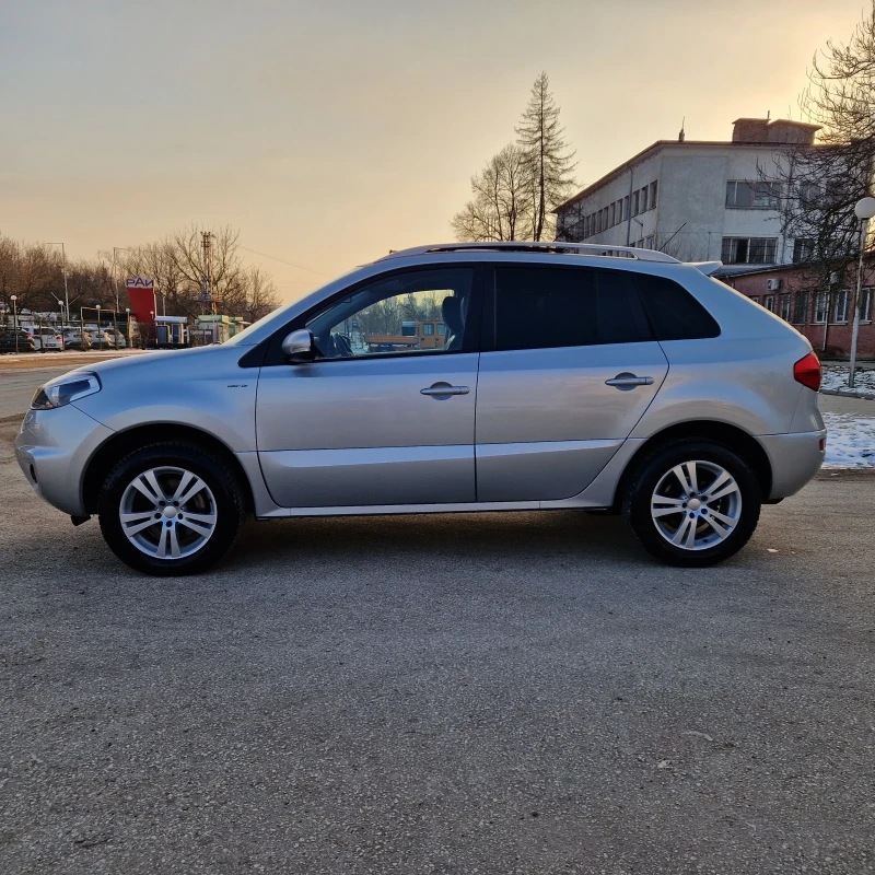 Renault Koleos 2.5 171к.4Х4 НАВИ/BOSE/КЕЙЛЕС/КОЖА/ШВЕЙЦАРИЯ , снимка 4 - Автомобили и джипове - 53048092