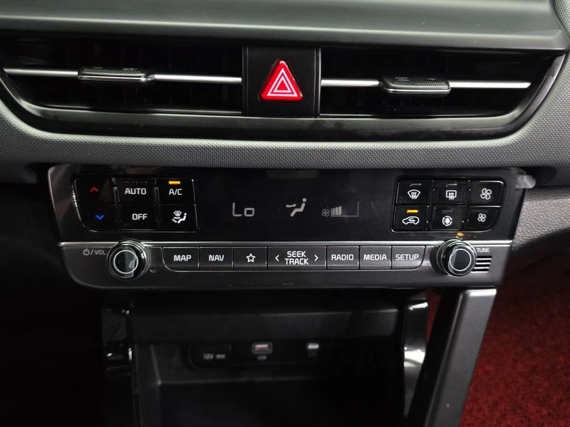 Kia Seltos 1.6 Automatic, снимка 13 - Автомобили и джипове - 55875647