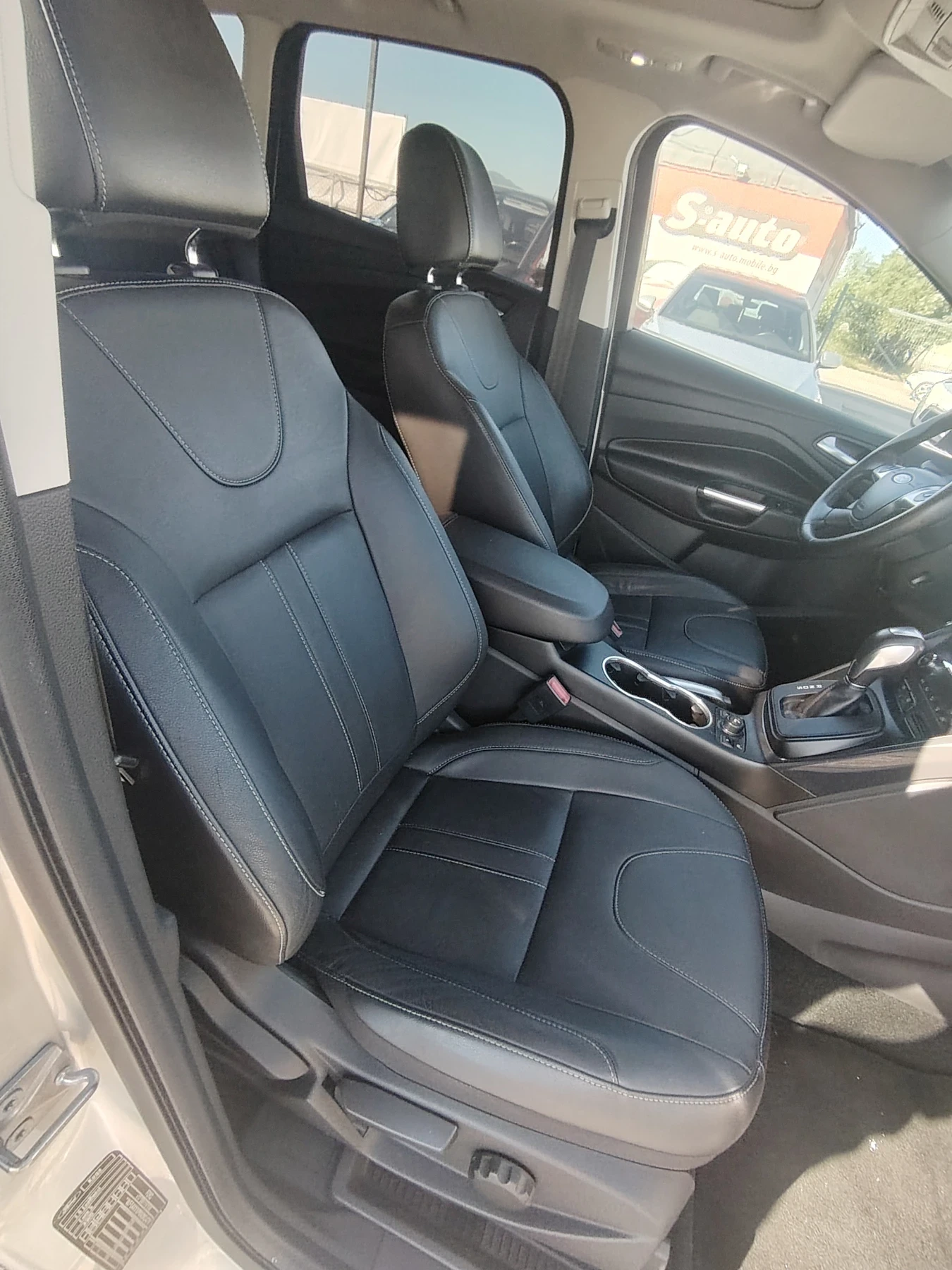 Ford Kuga 1.6 4x4/Автомат/Кожа/Нави/Панорама, снимка 11 - Автомобили и джипове - 53796329