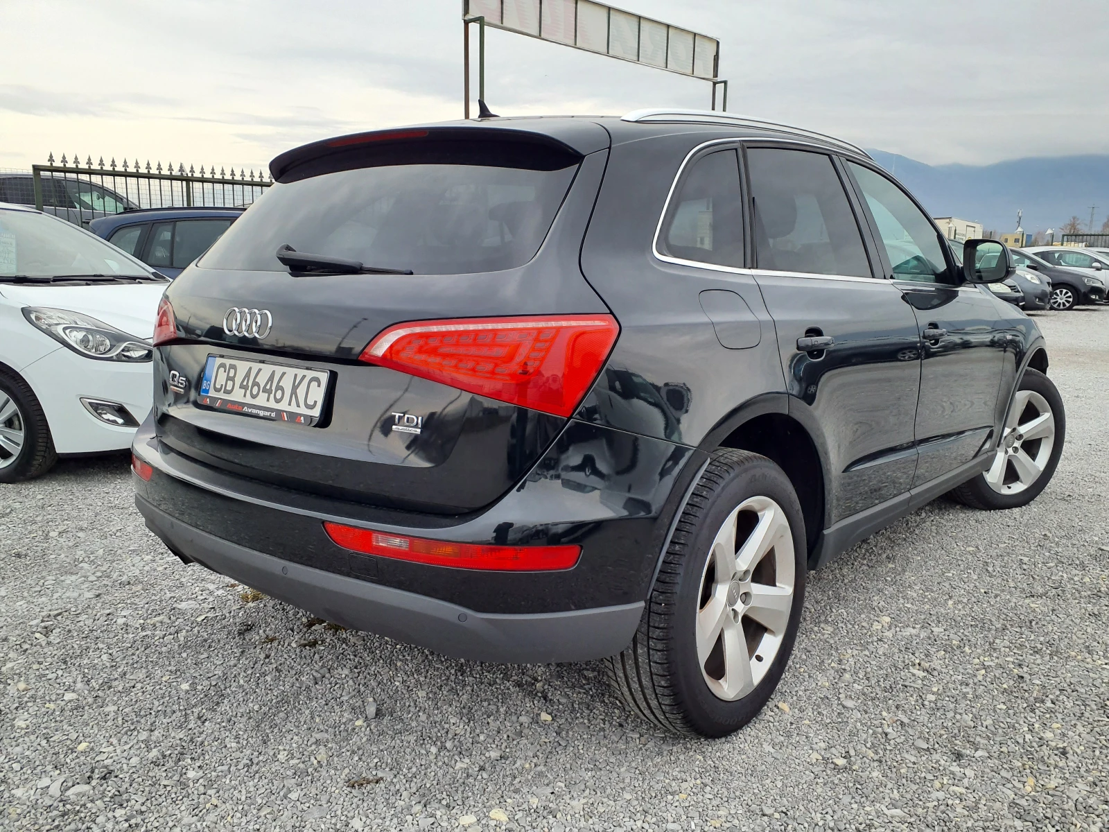 Audi Q5 2.0TDI-S-LINNE - изображение 3