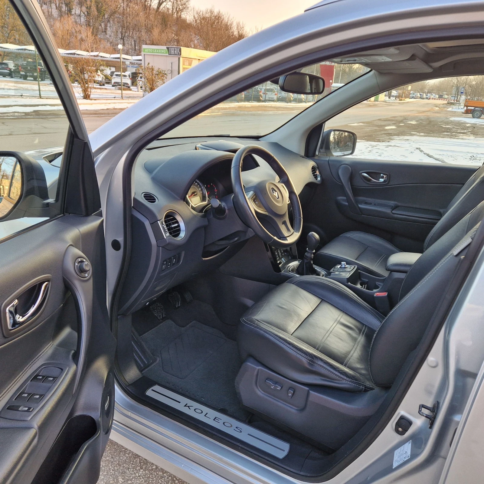 Renault Koleos 2.5 171к.4Х4 НАВИ/BOSE/КЕЙЛЕС/КОЖА/ШВЕЙЦАРИЯ  - изображение 8