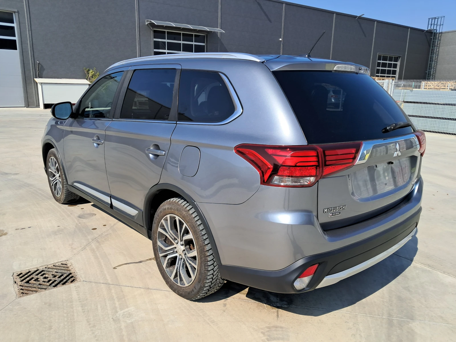 Mitsubishi Outlander 3.0 S-AWC GT, снимка 4 - Автомобили и джипове - 53804240