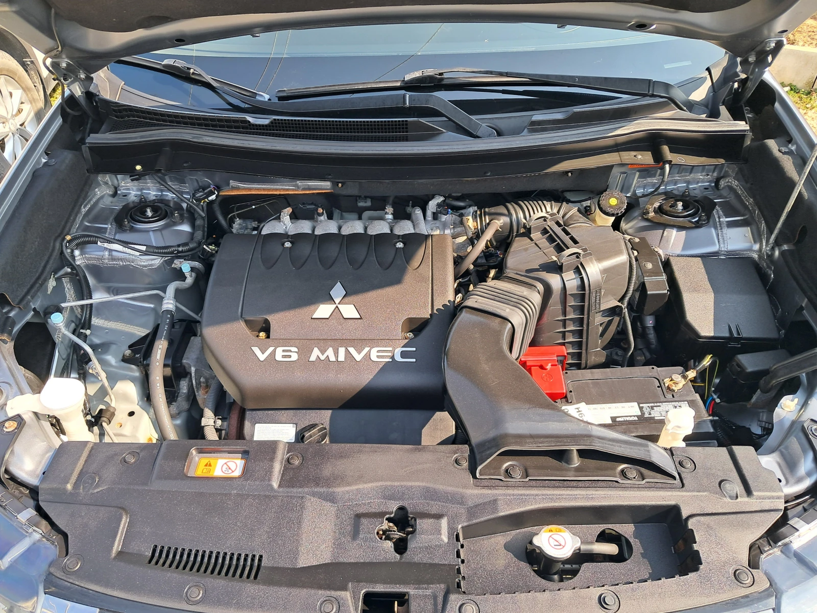 Mitsubishi Outlander 3.0 S-AWC GT, снимка 17 - Автомобили и джипове - 53804240