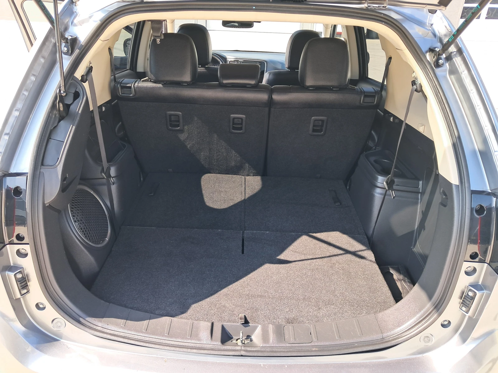 Mitsubishi Outlander 3.0 S-AWC GT, снимка 7 - Автомобили и джипове - 53804240