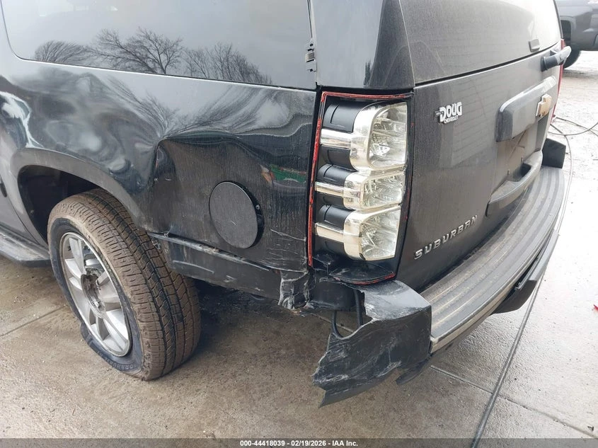 Chevrolet Suburban 5.3L V-8 310HP 4X4 Drive, снимка 6 - Автомобили и джипове - 53937270