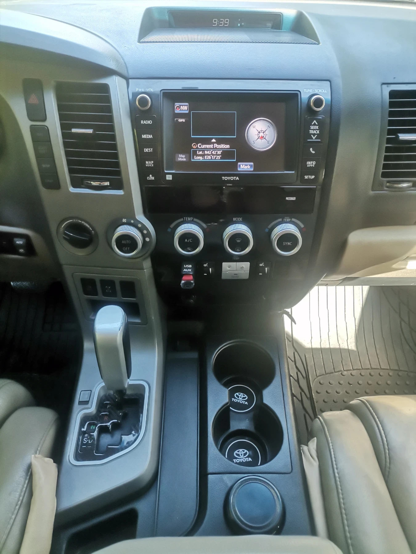 Toyota Sequoia, снимка 10 - Автомобили и джипове - 54669996